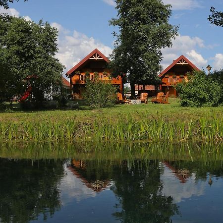 Riverside Apartments Otočac 外观 照片