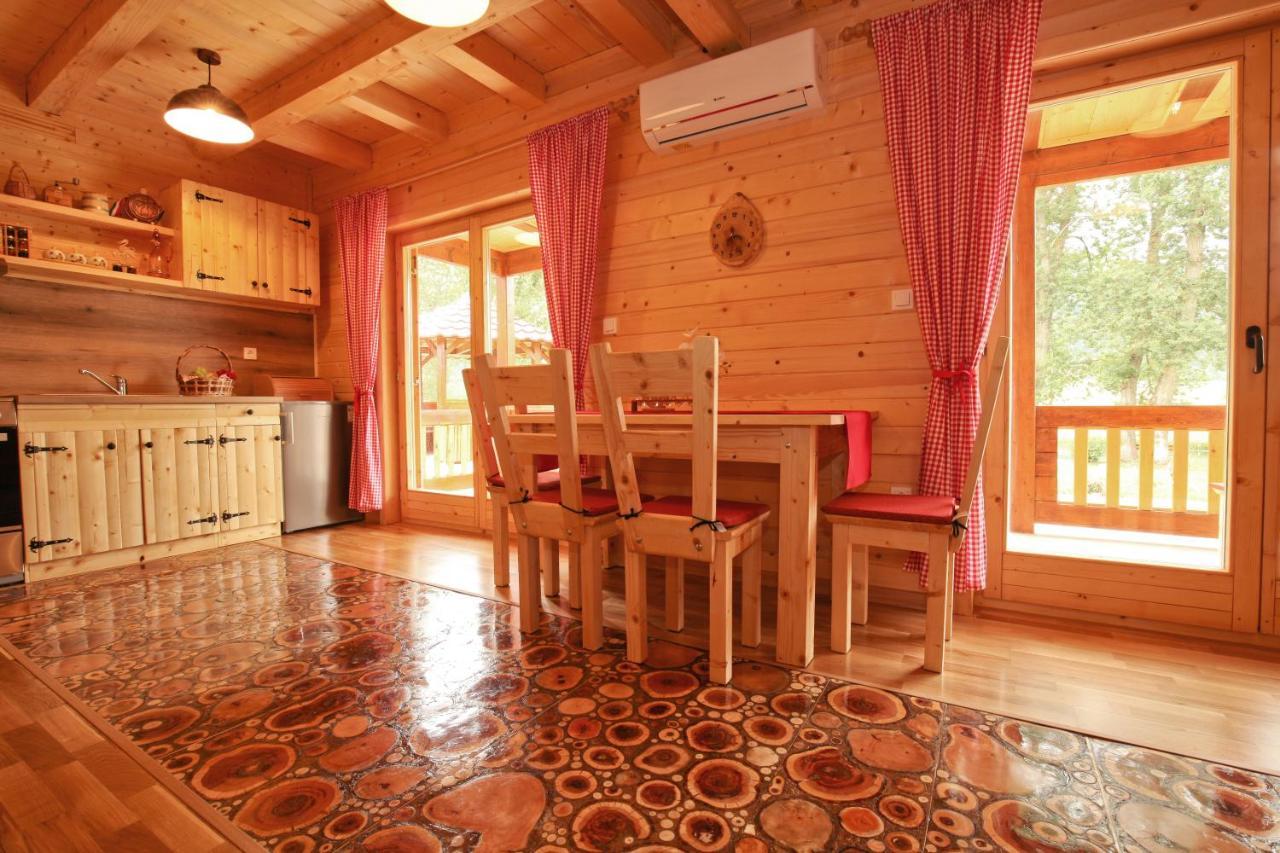 Riverside Apartments Otočac 外观 照片