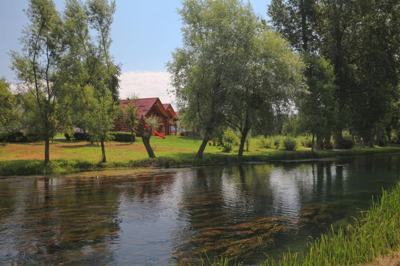 Riverside Apartments Otočac 外观 照片